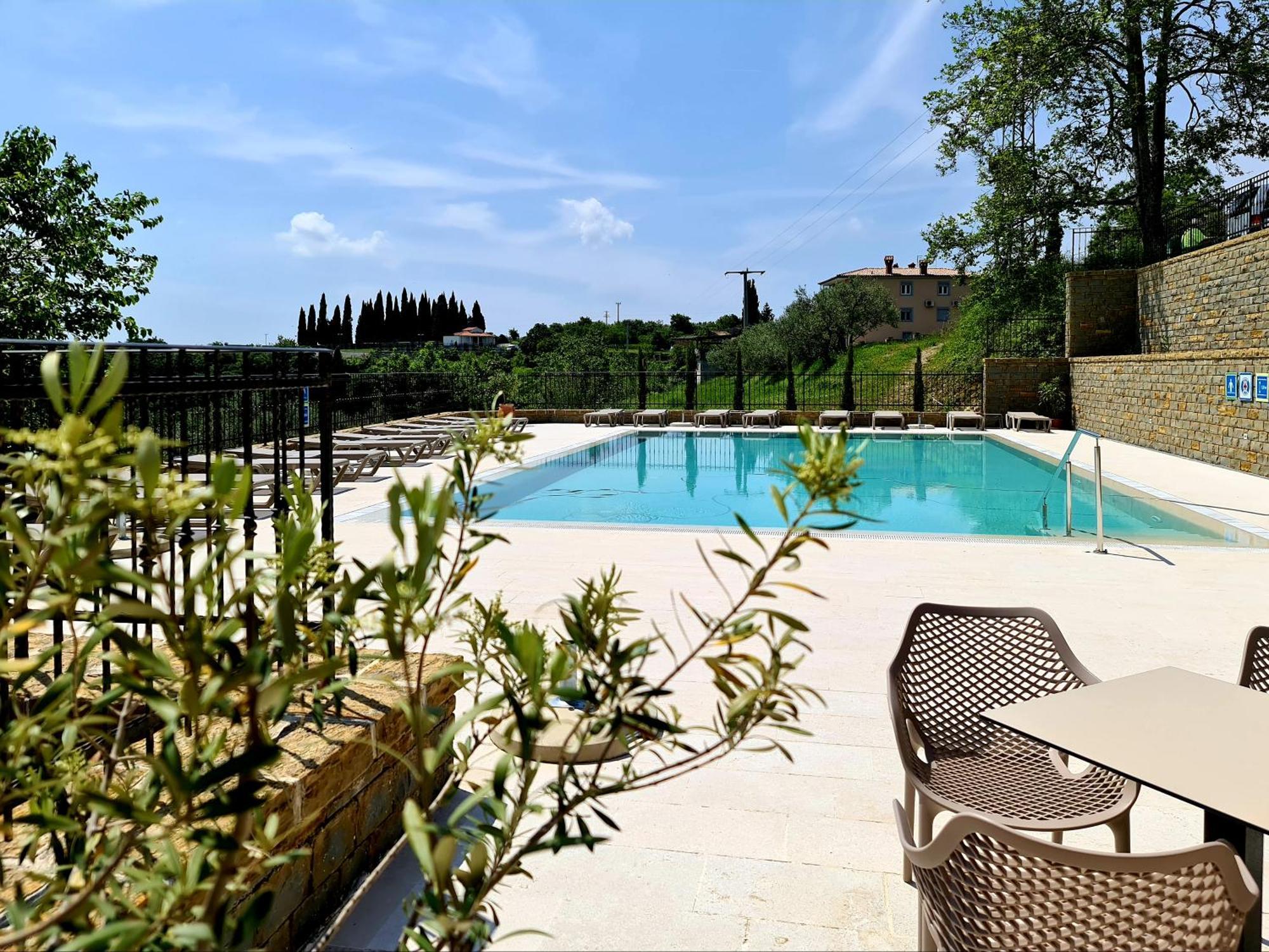 Hotel Stara Sola - Oleander Resort Korte Екстериор снимка