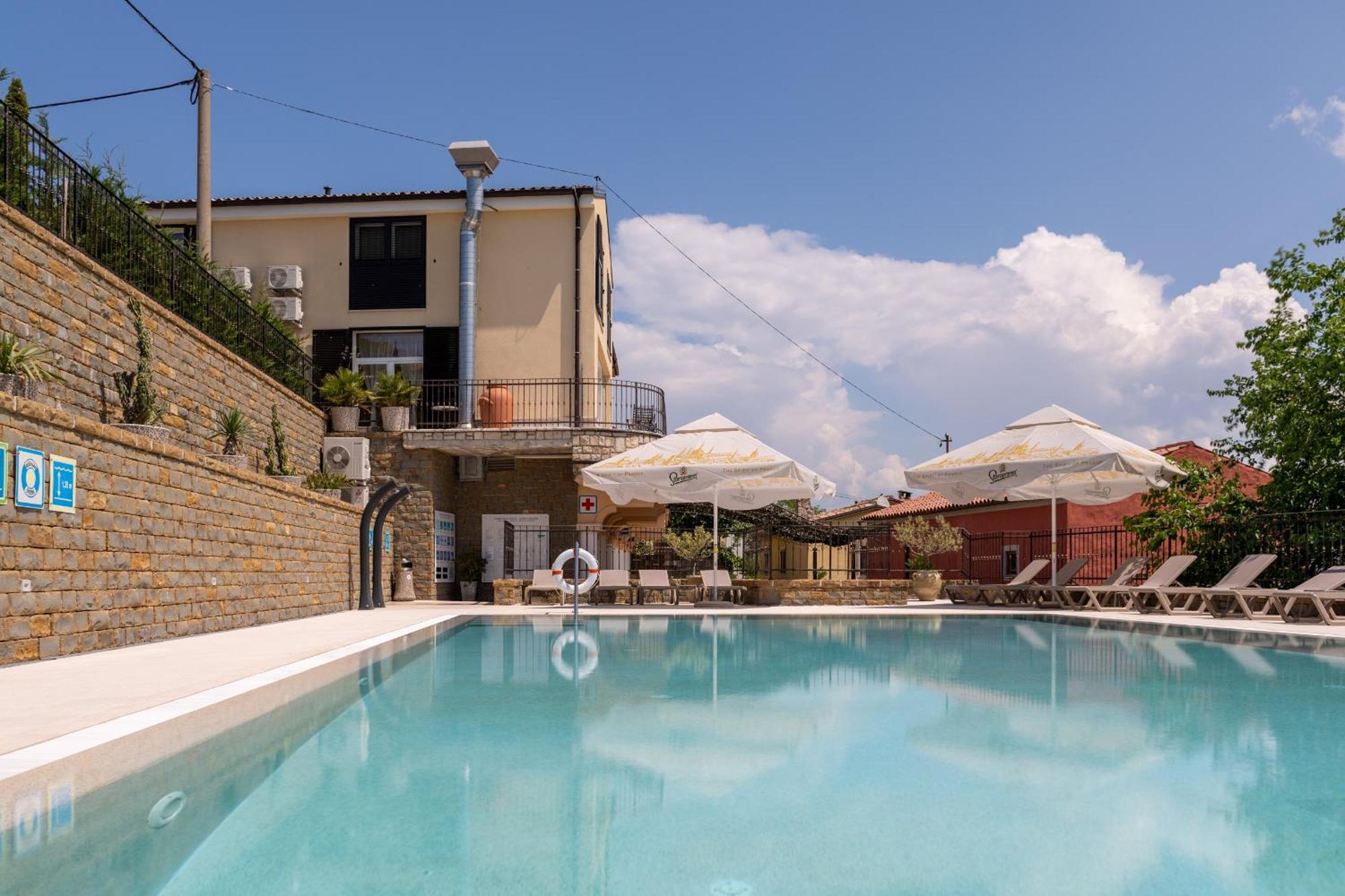 Hotel Stara Sola - Oleander Resort Korte Екстериор снимка