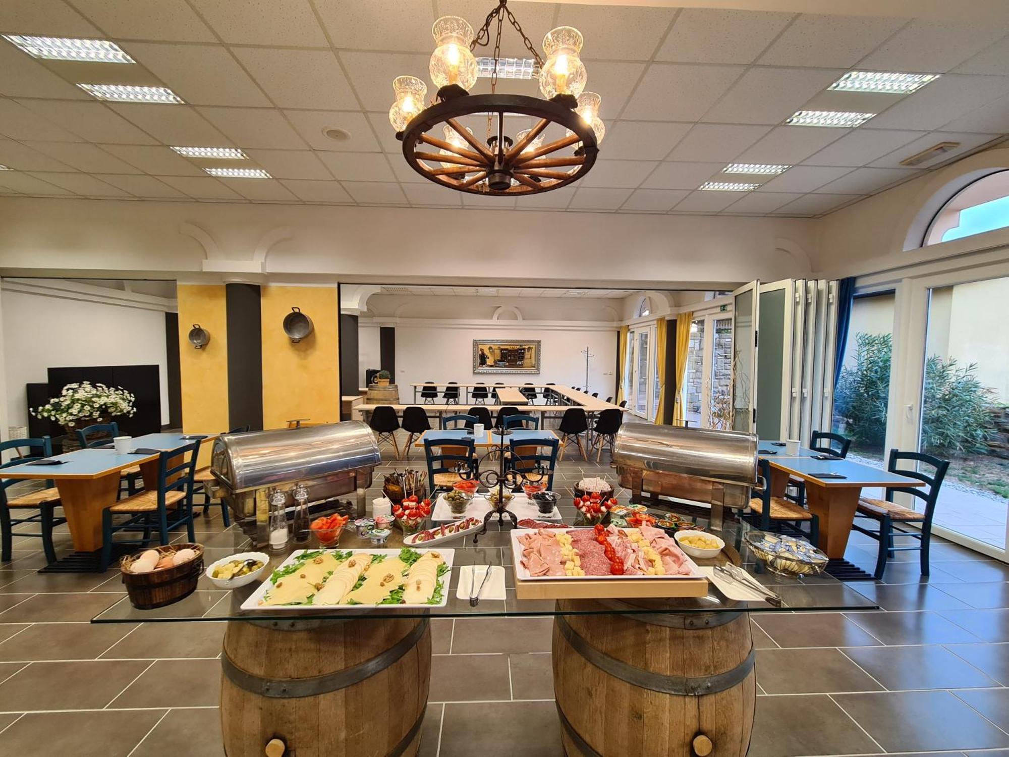 Hotel Stara Sola - Oleander Resort Korte Екстериор снимка