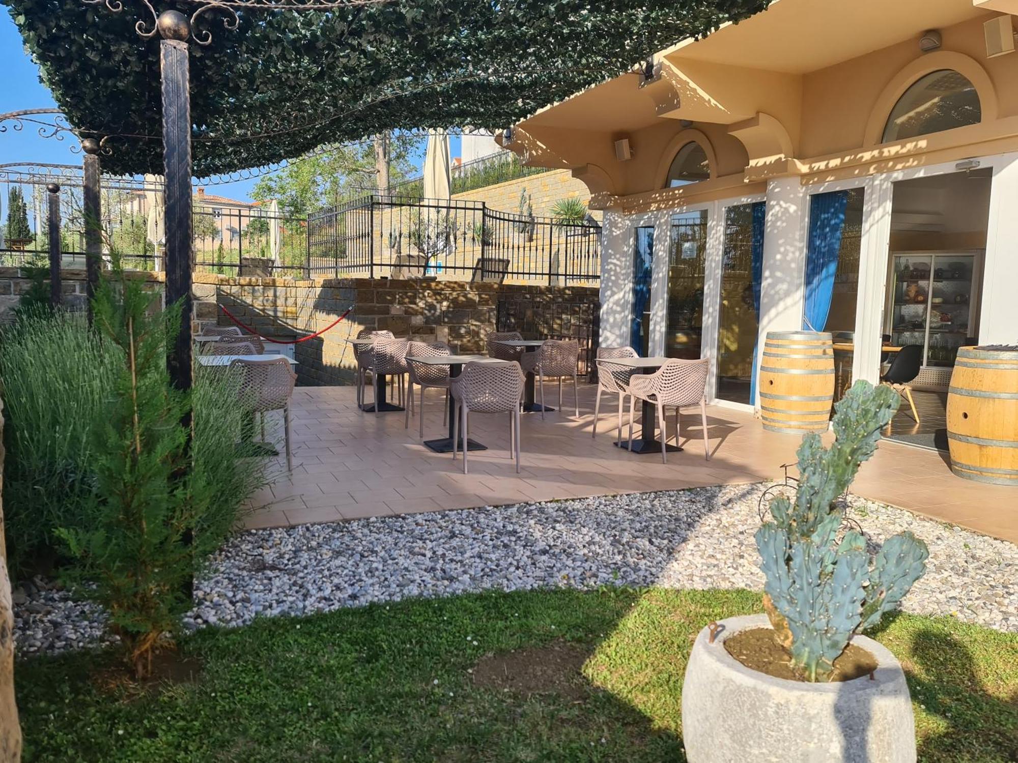 Hotel Stara Sola - Oleander Resort Korte Екстериор снимка