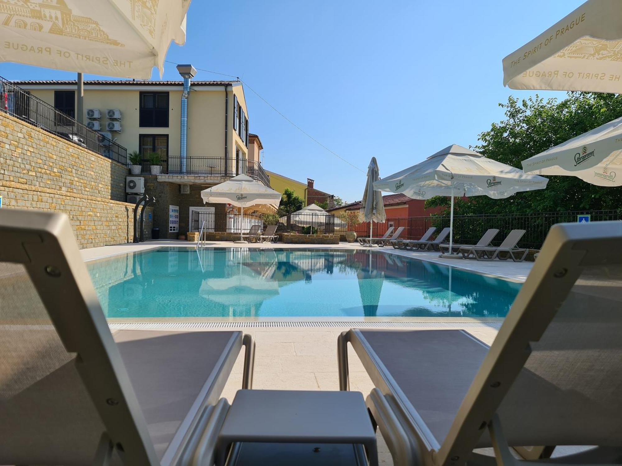 Hotel Stara Sola - Oleander Resort Korte Екстериор снимка
