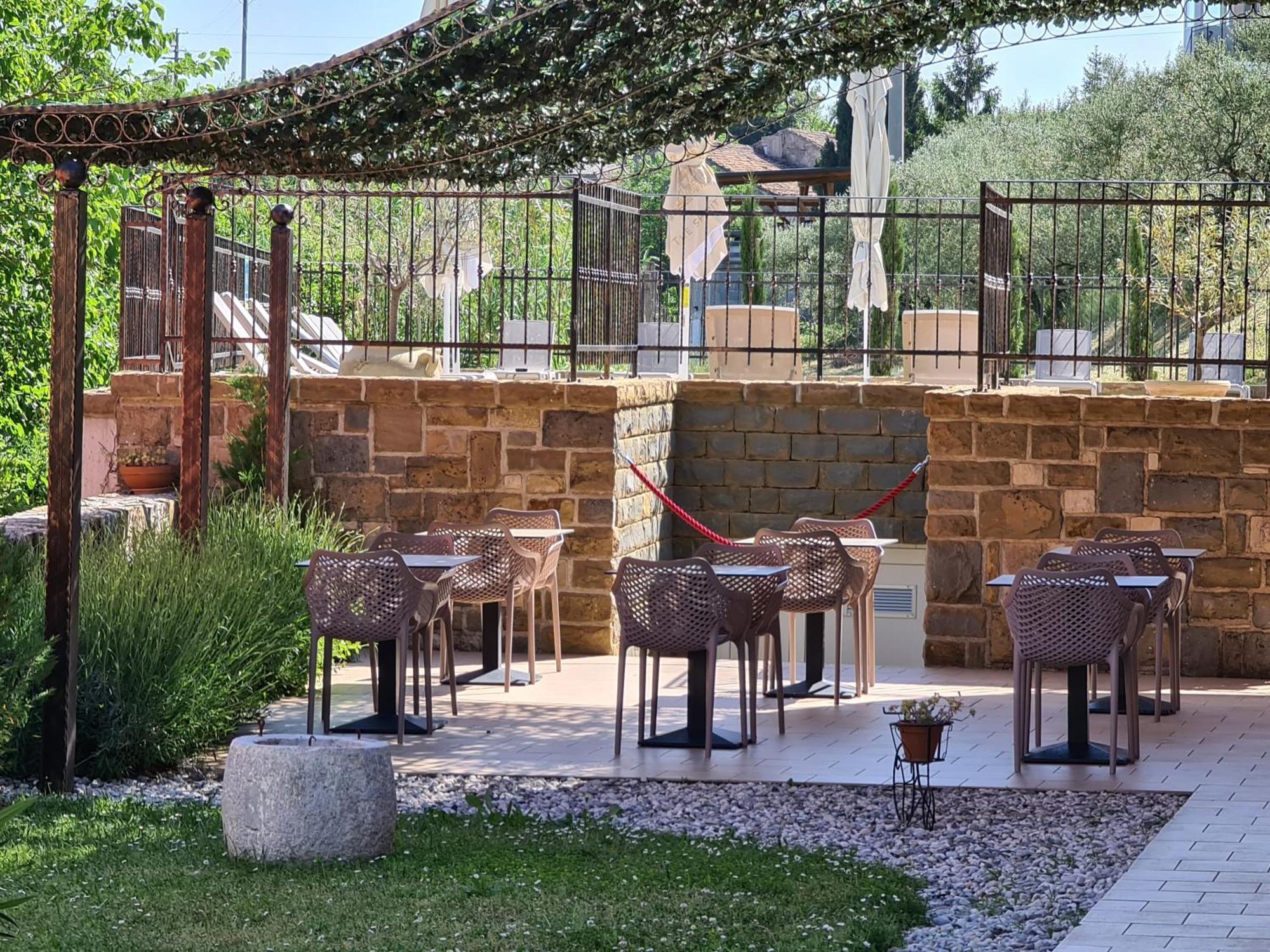Hotel Stara Sola - Oleander Resort Korte Екстериор снимка