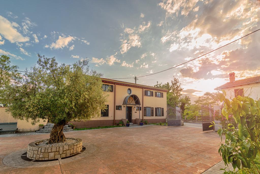 Hotel Stara Sola - Oleander Resort Korte Екстериор снимка