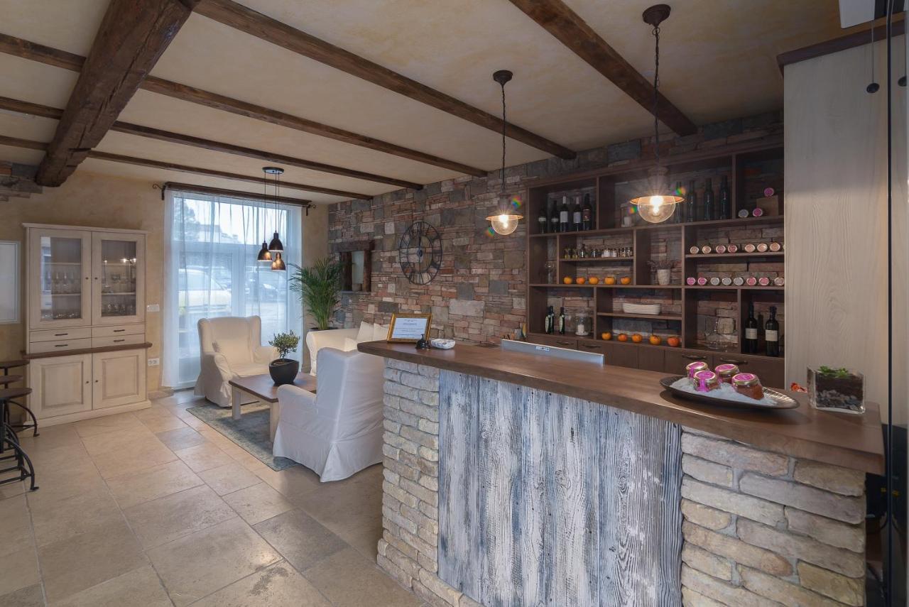 Hotel Stara Sola - Oleander Resort Korte Екстериор снимка